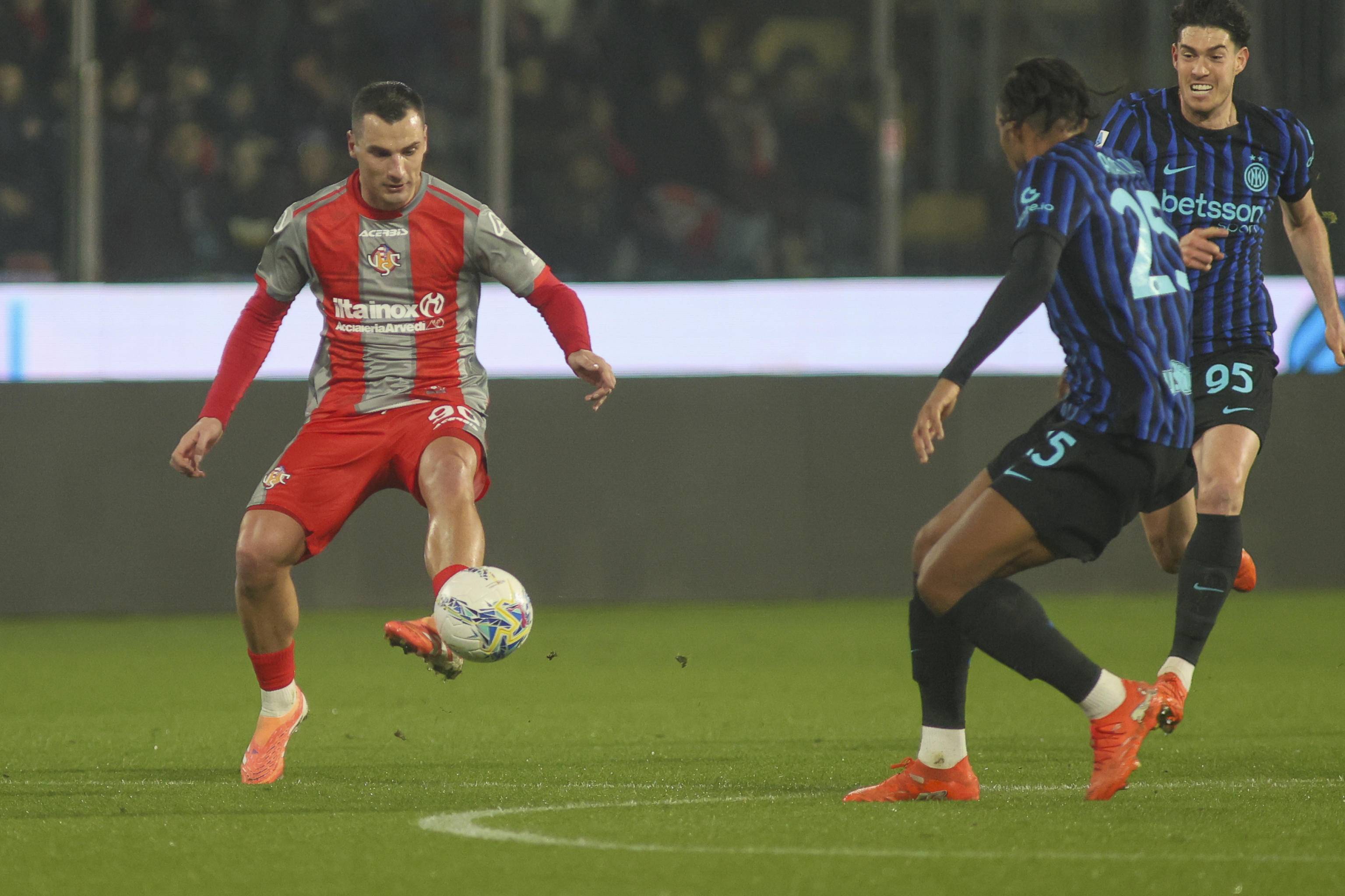 PG电子官网 -包含这也行？华盛顿奇才刷新队史纪录备战荷甲集结日国际米兰调整名单以备欧篮联，新疆广汇远射贴柱备战意甲的词条